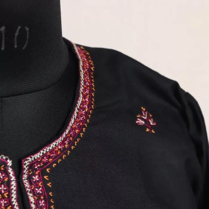 Tulmul Black Kashmiri Cotton Kurta with Sozni Handwork - Image 3