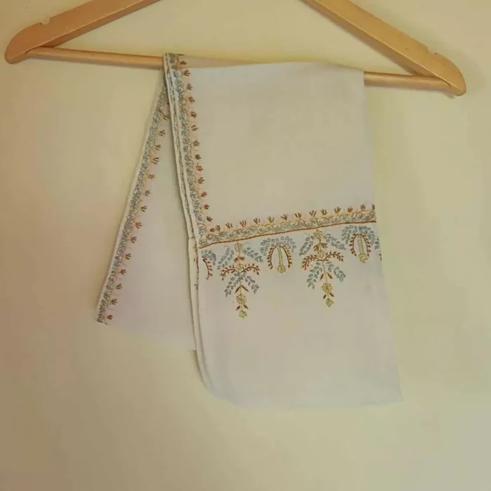 Tajdaar Cream Woolen Kashmiri Muffler With Hand Sozni Embroidery