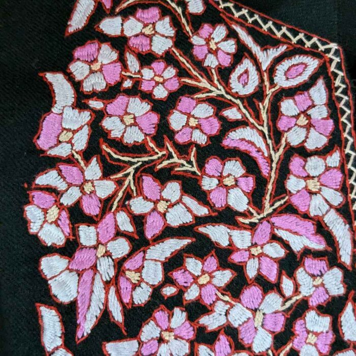 Black Paper Machie Gulab Raffal Kashmiri Pheran - Image 3