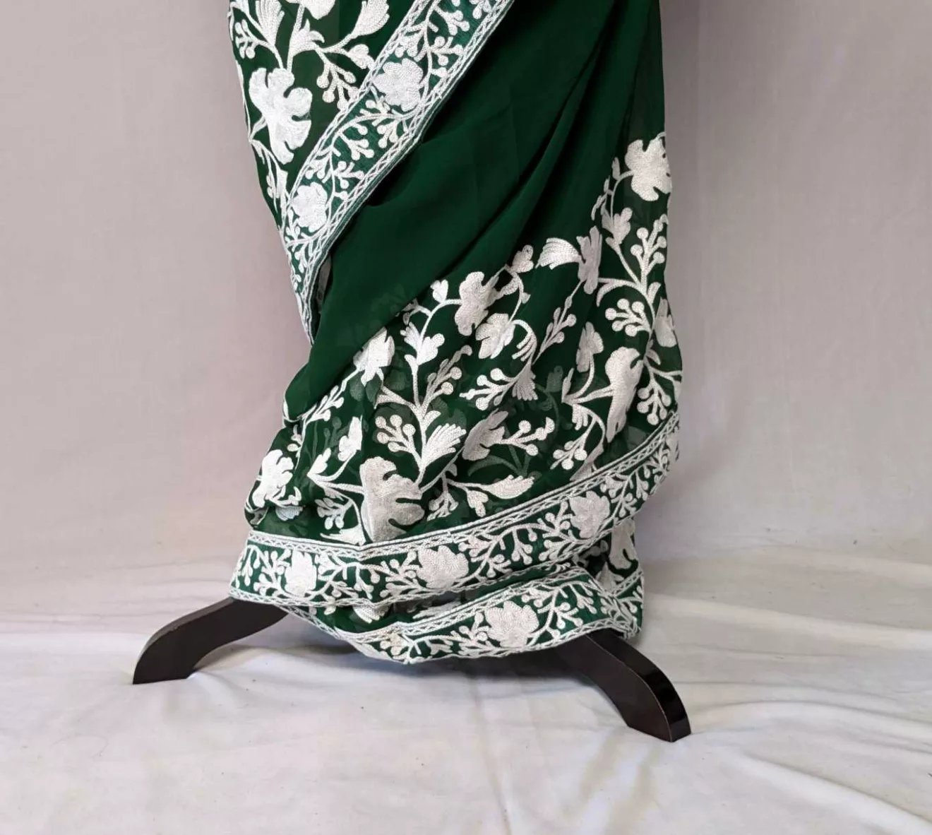 Green Bahara Chinari Georgette Saree With Kashmiri Aari Embroidery - Image 4