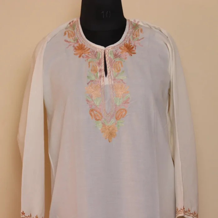 Nadira Off White Summer Kurta with Pur Chinar Damaan Aari Embroidery - Image 2