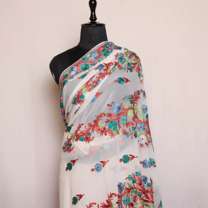 White Georgette Saree With Small Flowers in Aari Embroidery - Khizan Collection - Image 2