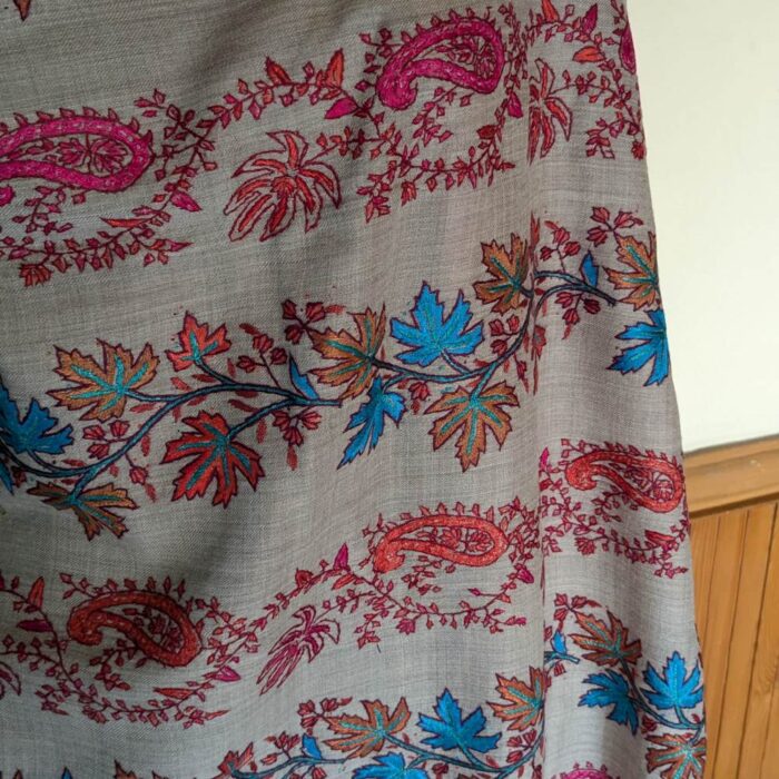 Natural Kashmiri Shawl | 9 Lines Chinar Needle Paper Machie Sozni Work - Image 6