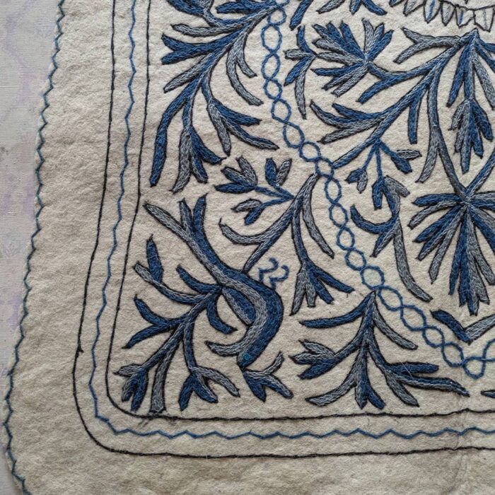 Nilnag Namda 6×4Ft Pure Wool Handmade Aari Embroidered - Image 2