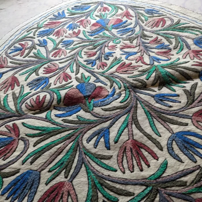 Large Oval Kashmiri Wool Namda 6×4Ft- Handmade Aari Embroidered - Image 3