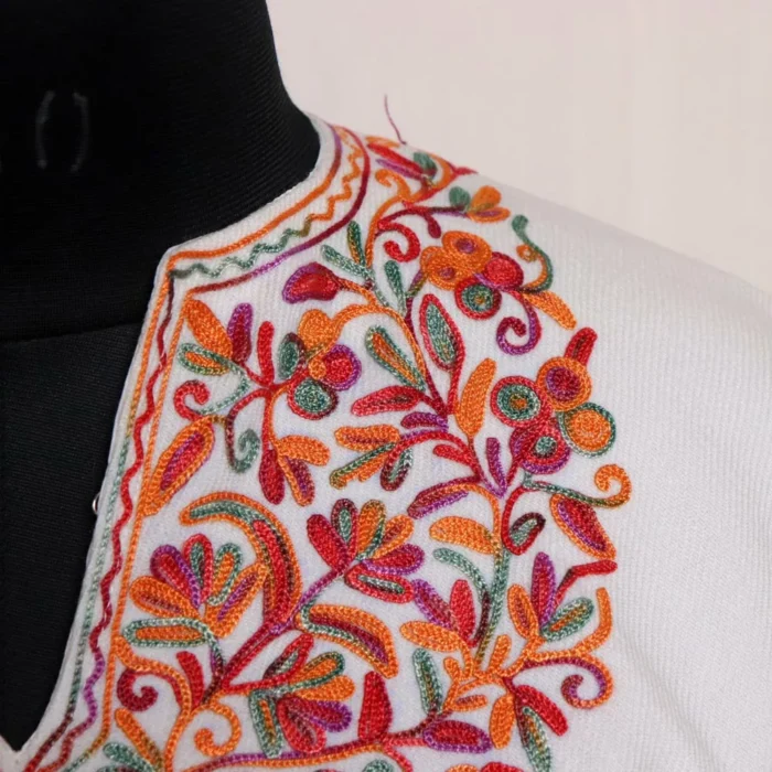 Yemberzal White Poncho Aari Crafted - Image 3