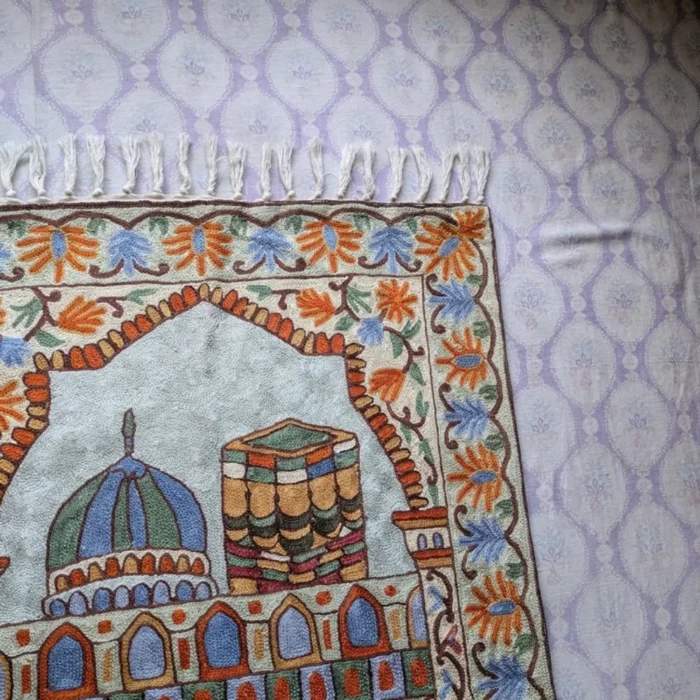 Kashmiri Handmade Prayermat- Hand Embroidered Chain Stich 3x2ft - Image 4
