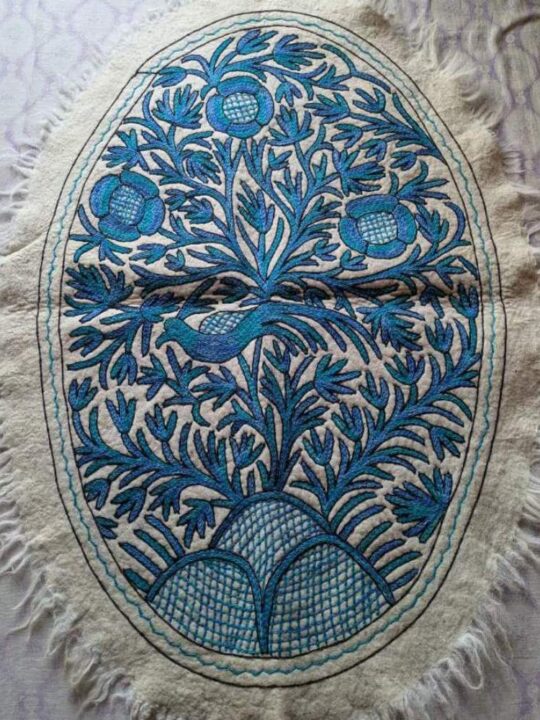 Birdy Oval Kashmiri Wool Namda Rug 5×3 ft