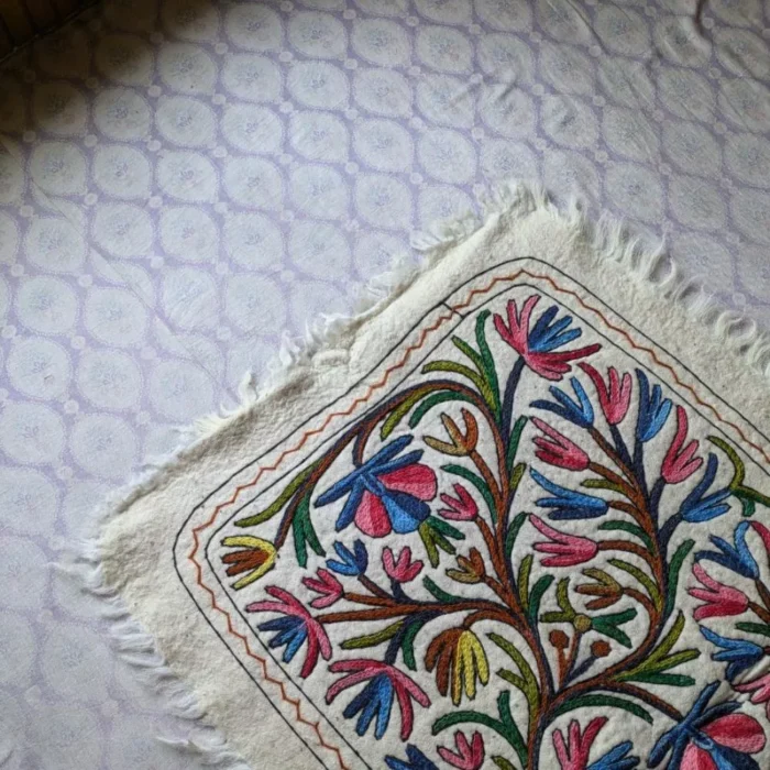 Poshbal Handmade Kashmiri Namda Rug – 5x3 Feet | Authentic Wool Craft - Image 2