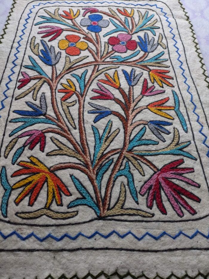 Aru Valley Kashmiri Wool Namda Rug 3x2 Feet - Image 2