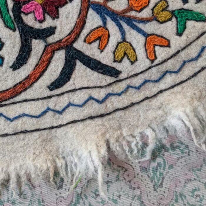 Kashmiri Handmade Round Namda Rug - 4.5FT - Image 3