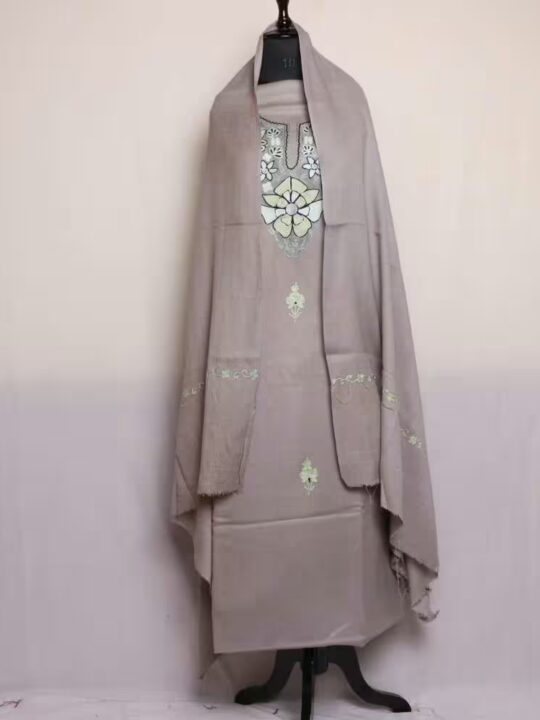 Creamy Kashmiri Woolen Suit 3PC -Garam Poshak-With Aari Embroidery