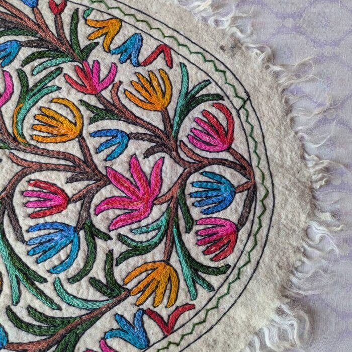 Shalimar Oval Kashmiri Namda Rug 5×3ft - Image 4