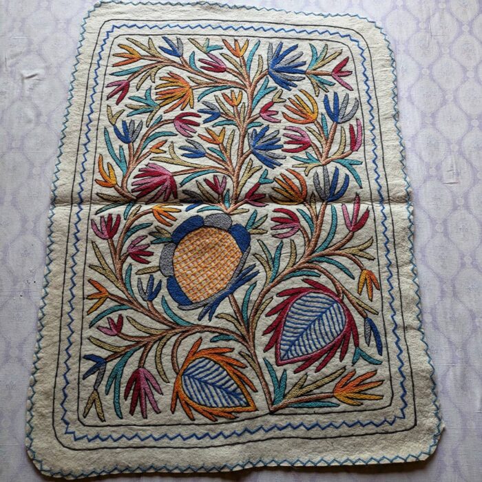 Badaposh Kashmiri Namda Rug | Hand Aari Embroidered (4*3 feet)