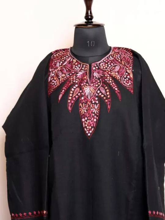 Chinari Black Kashmiri Pheran in Pure Wool with Sozni Handwork