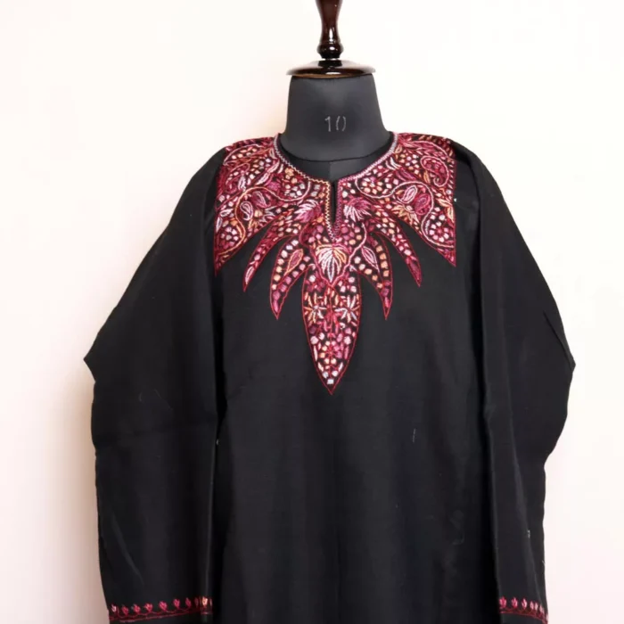 Chinari Black Kashmiri Pheran in Pure Wool with Sozni Handwork