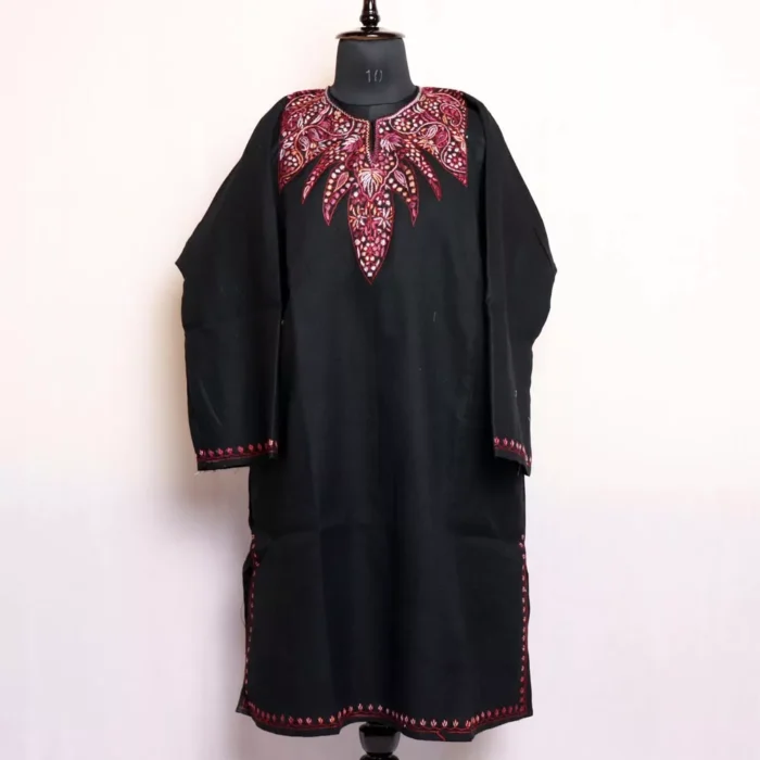 Chinari Black Kashmiri Pheran in Pure Wool with Sozni Handwork - Image 2