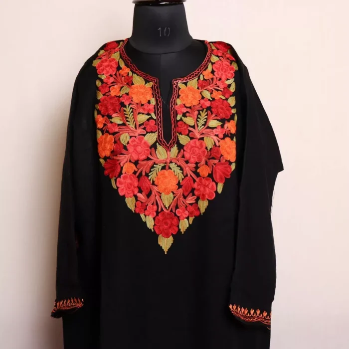 Mahnoor Black Kashmiri Pheran with Aari Embroidery – Stylish & Warm Winter Wear (W48)