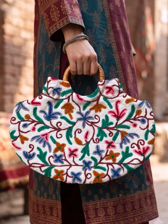Kashmiri Beautifully Crewel Crafted Handbag | Ring bag Pentagon