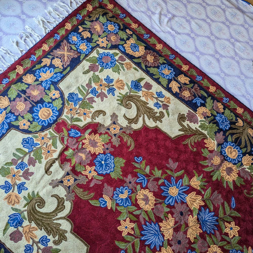 Kashmiri Premium Wool Embroidered Chain Stitch Rug- (6*4 ft) - Gyawun