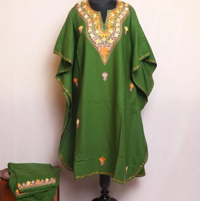 Zufaiz Green Kashmiri Cashmilon Kaftan Set With Aari Embroidery