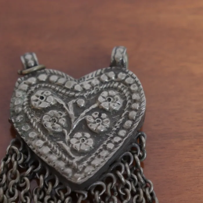 Antique Heart-Shaped Silver Pendant – Graceful Artistry - Image 2