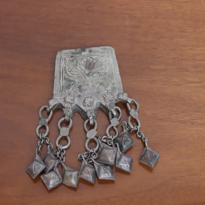 Exquisite Antique Silver Pendant – Timeless Grace