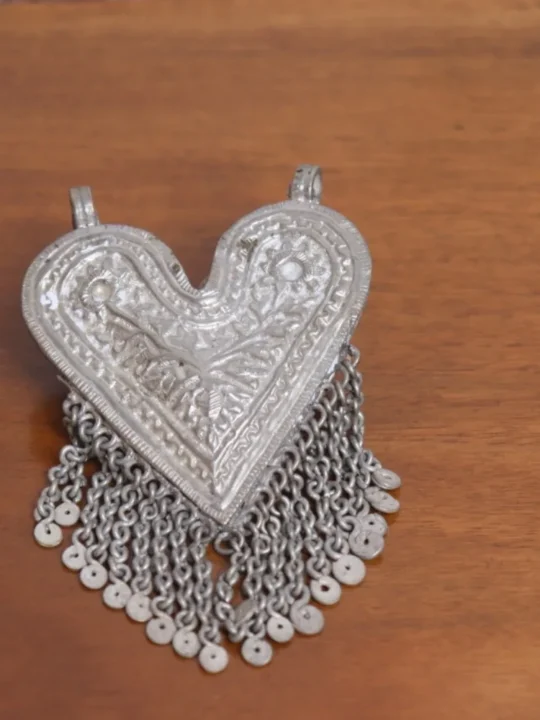 Classic Antique Silver Heart-Shaped Pendant – Heritage Style