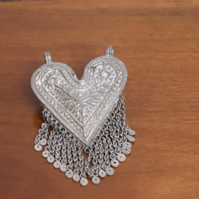 Classic Antique Silver Heart-Shaped Pendant – Heritage Style