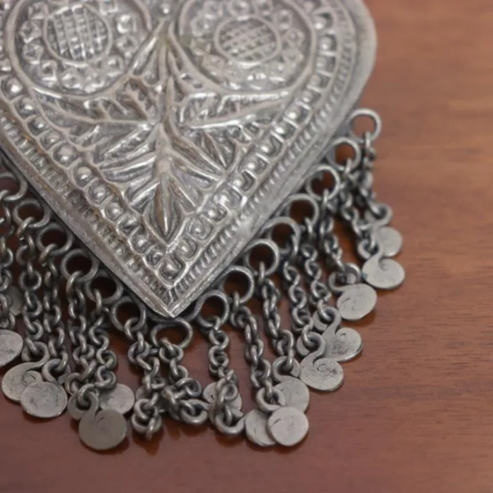 Elegant Antique Heart-Shaped Silver Pendant – Classic Touch - Image 2