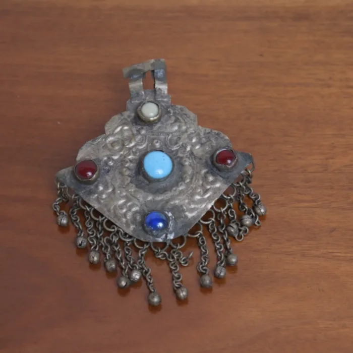 Antique Silver Pendant – Elegant Design