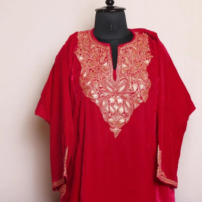 Pink velvet pheran With Sophisticated Tilla Embroidery - Shaheen Collection - Image 2
