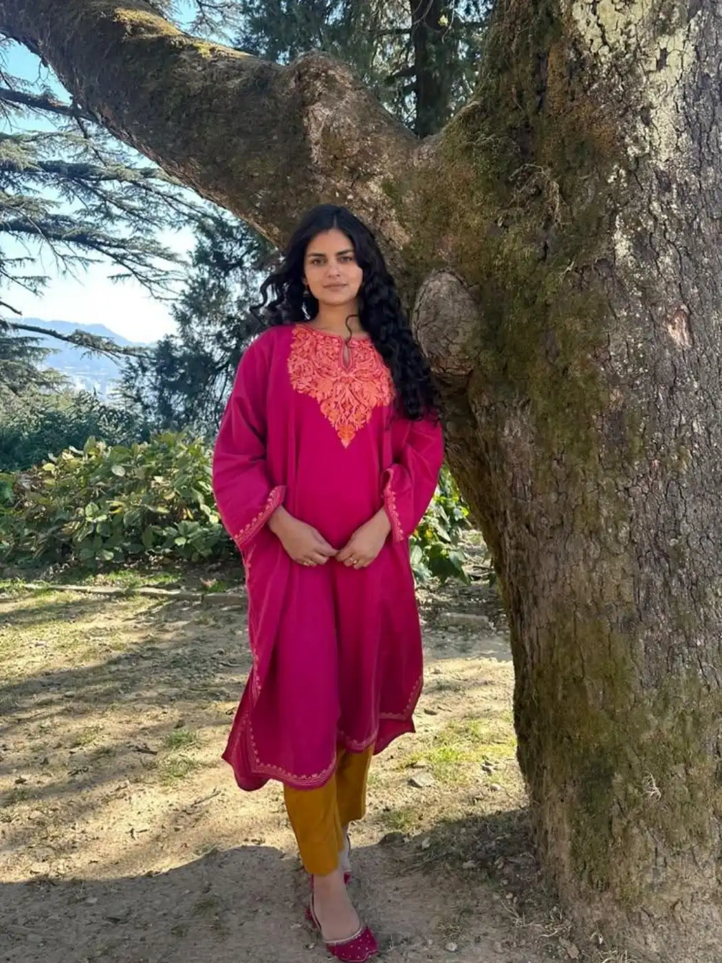Sahira Kashmiri Cashmilon Pheran with Aari Embroidery - Image 2
