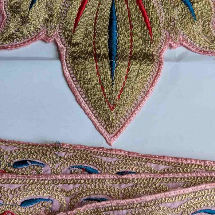 Light Pink and Golden Chinar Tilla Neck Patch With Border Lace 3m - Image 2