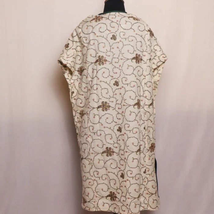 Premium Count Wool White Pheran with Intricate Jaal Needle Work - Khanqah Collection - Image 4