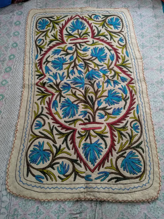 Exquisite Woolen Namda Rug Featuring Handcrafted Blue-Green Floral Aari Art (6.5 x 4 ft)