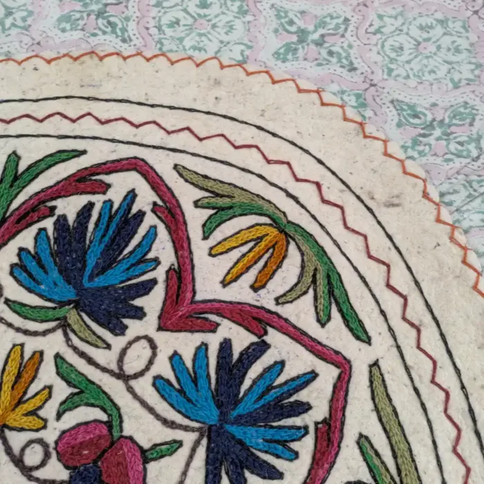Circular Wool Namda Rug with Hand Aari Chinari Embroidery (3 ft) - Image 3