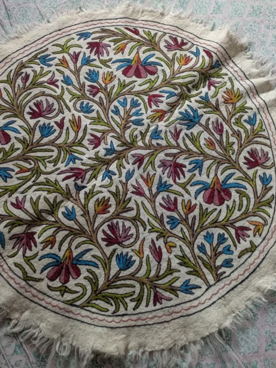 Traditional Multi-Color Circular Kashmiri Home Wool Rug with Aari Embroidery (5 ft)