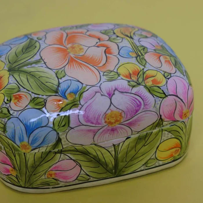 Intricately Painted Paper Beige Machie Box for Gifting - Image 2