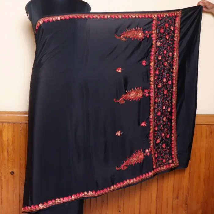 Sozni Saree Black Chinari Hand Paper Machie Work from Kashmir - Image 2