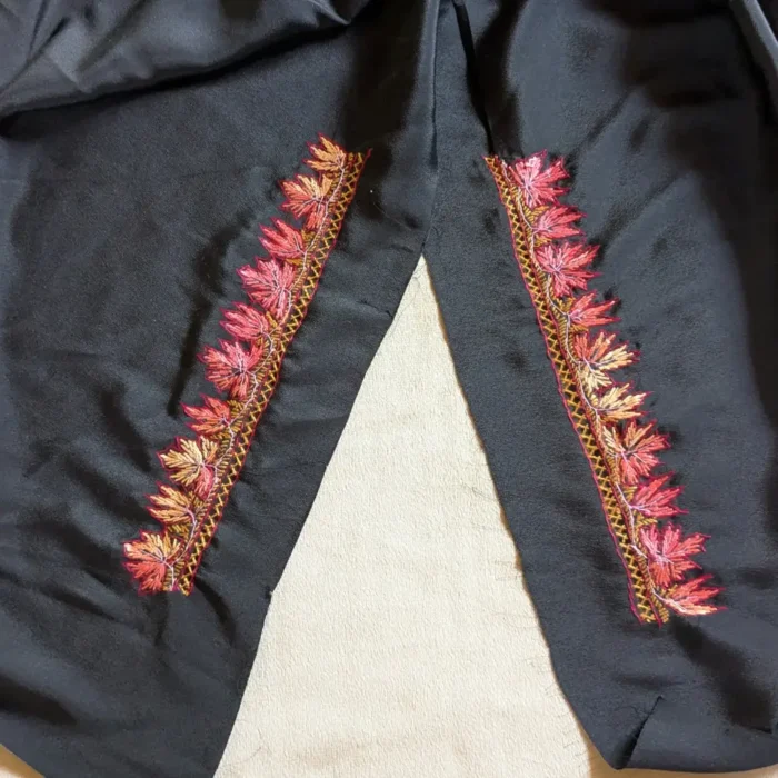 Sozni Saree Black Chinari Hand Paper Machie Work from Kashmir - Image 6