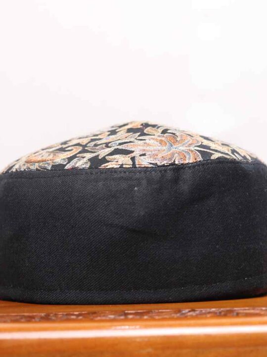 Chashm-i-Nur – Elegant Toosha Cap with Kashmiri Aari Embroidery