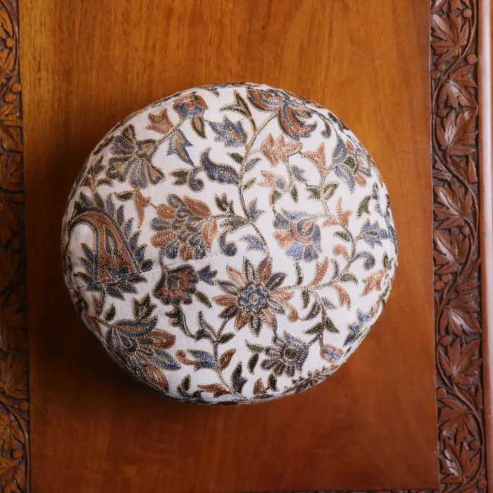 Wadi-i-Hunar White Kashmiri Aari Worked Toosha Cap - Image 3