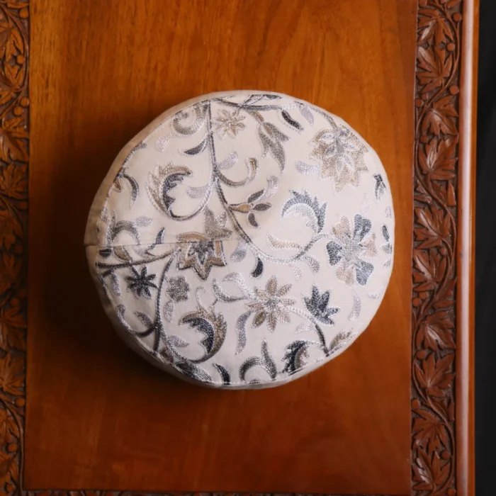 Gulshan Abad Kashmiri White Toosha Cap with Aari Detailing - Image 3