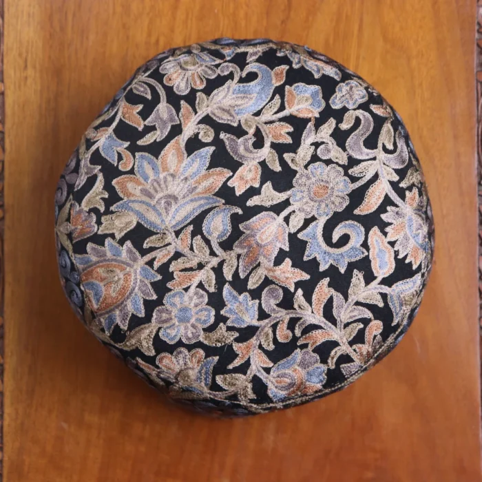 Bagh-i-Noor – Elegant Kashmiri Black Toosha Cap with Aari Work - Image 3