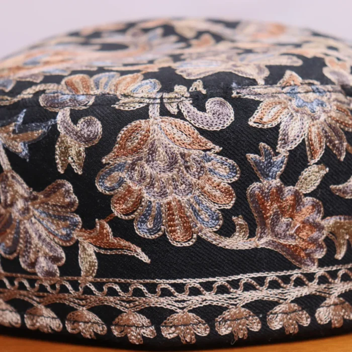 Posh Chinar – Kashmiri Toosha Black Cap with Soft Aari Embroidery - Image 2