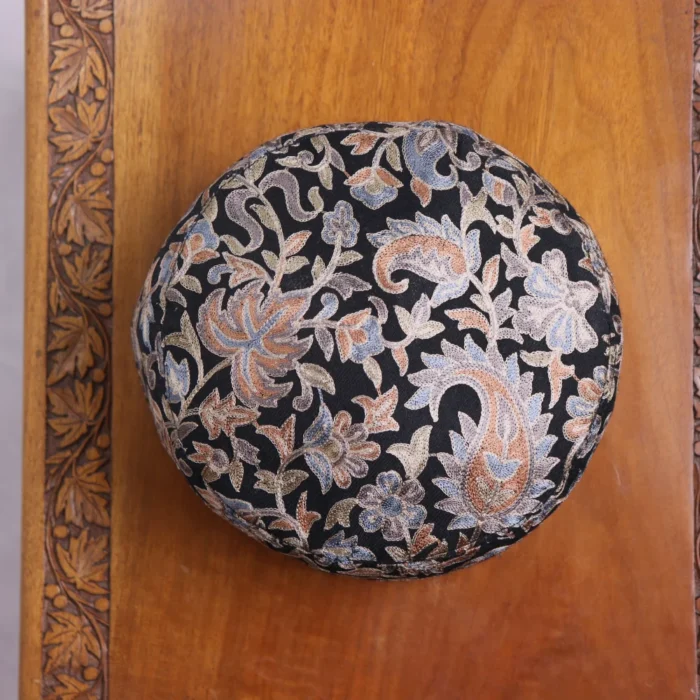 Posh Chinar – Kashmiri Toosha Black Cap with Soft Aari Embroidery - Image 3