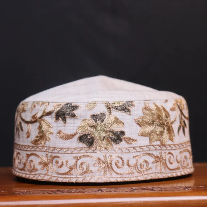 Gulraiz Abad – Kashmiri Creamy Toosha Cap with Beautiful Aari Work
