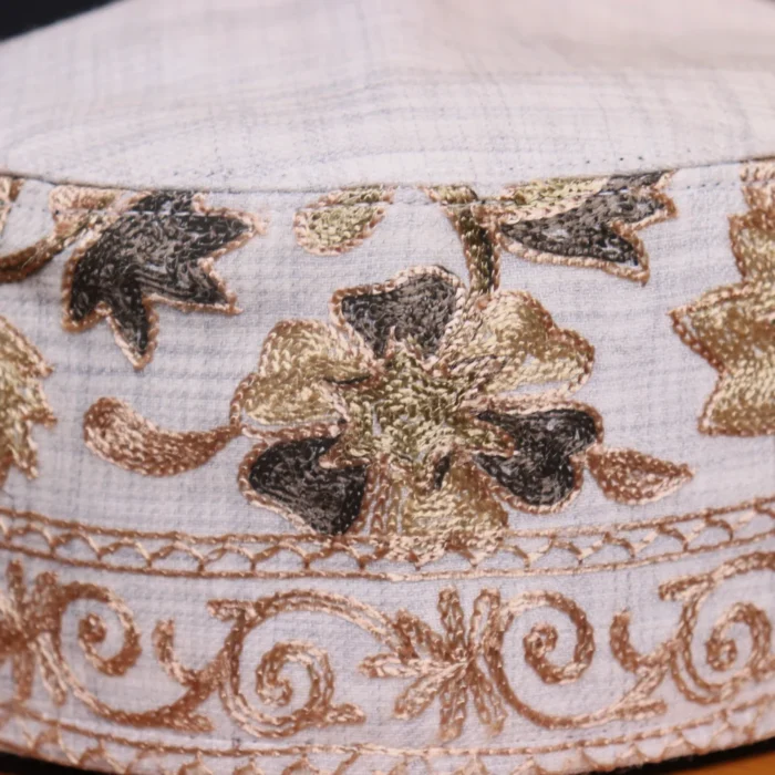 Gulraiz Abad – Kashmiri Creamy Toosha Cap with Beautiful Aari Work - Image 2