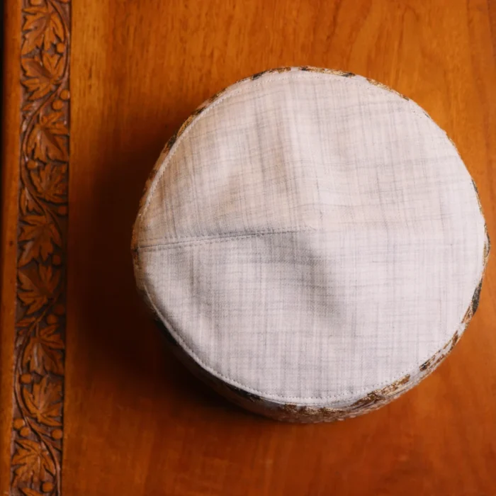 Gulraiz Abad – Kashmiri Creamy Toosha Cap with Beautiful Aari Work - Image 3